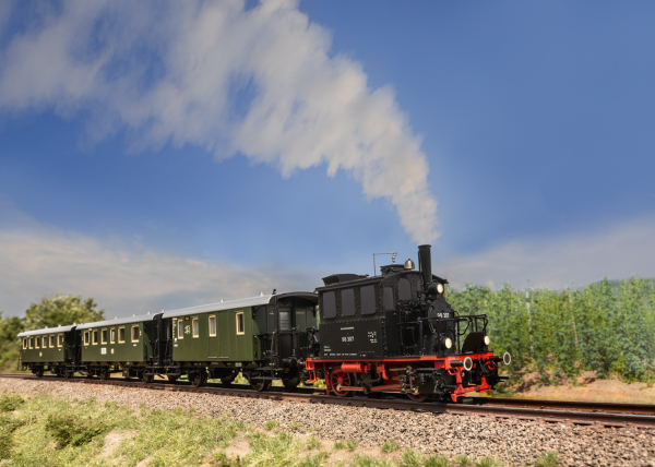 Märklin 26619 „Spalter Bockl“ mit BR 98.3 Glaskasten und Lokalbahnwagen auf einer H0-Modellbahnanlage
