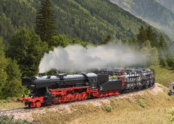 Märklin Dampflok auf der Modellbahnanlage